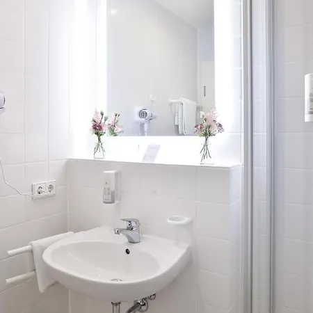 Habitat Esslingen מלון 2*