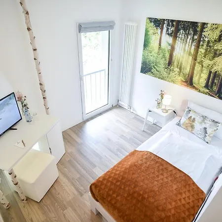 Habitat Esslingen מלון 2*