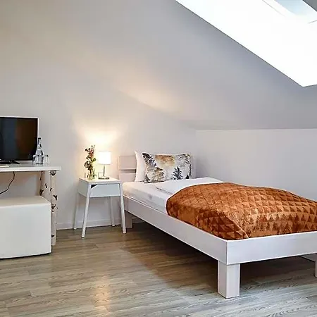 מלון Habitat Esslingen 2*